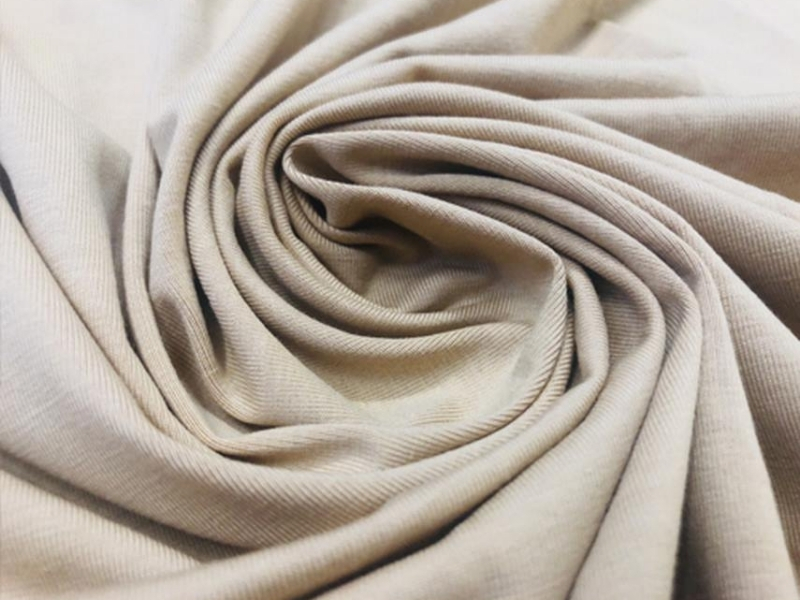 quan sát vải dưới ánh sáng