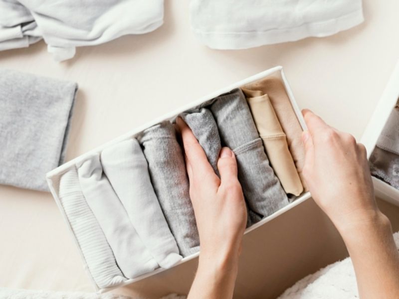 cách gấp quần lót nam