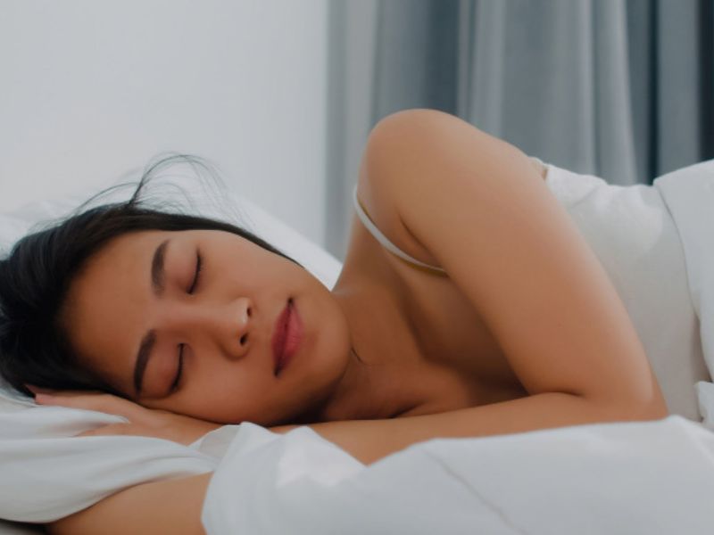 mặc áo ngực đi ngủ có bị ung thư không