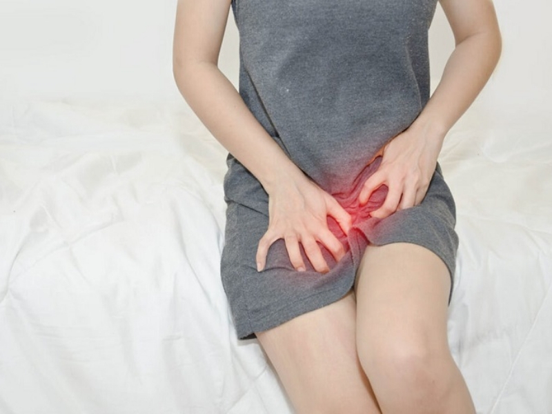 quần lót bị kiến bâu
