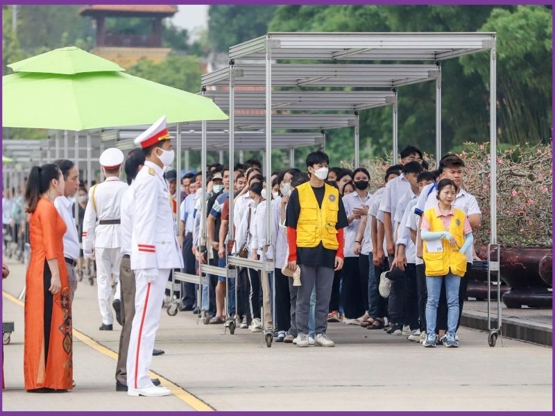 kiểm tra an ninh vào lăng bác