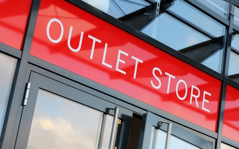 hàng outlet là gì