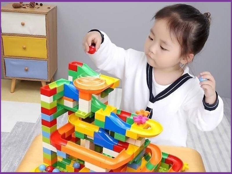 trẻ ở độ tuổi mầm non rất thích các bộ đồ chơi khám phá kích thích trí tưởng tượng