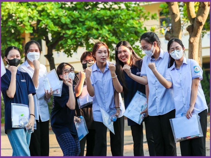 trang phục đi thi