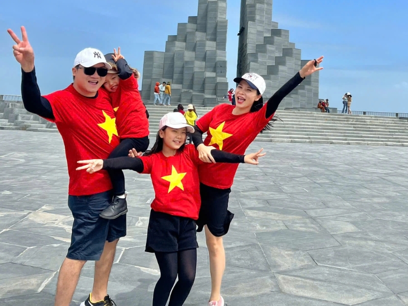 chụp hình áo cờ đỏ sao vàng