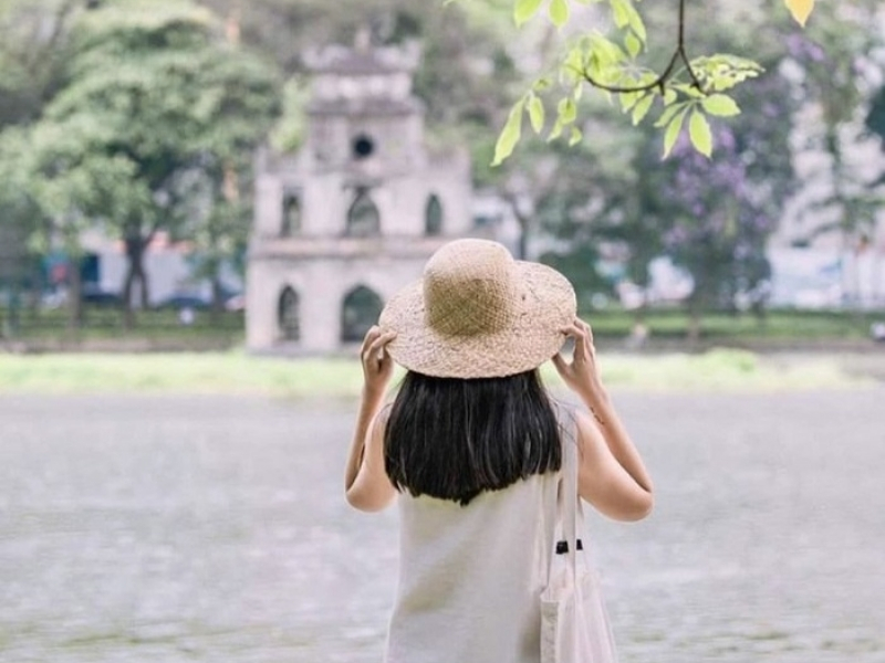 cách tạo dáng chụp ảnh mùa thu hà nội