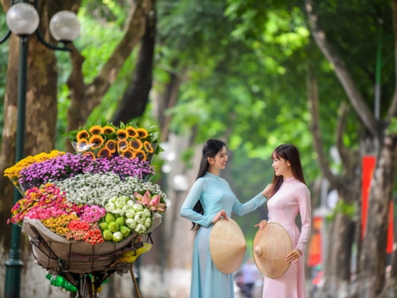 chụp ảnh mùa thu hà nội mặc gì
