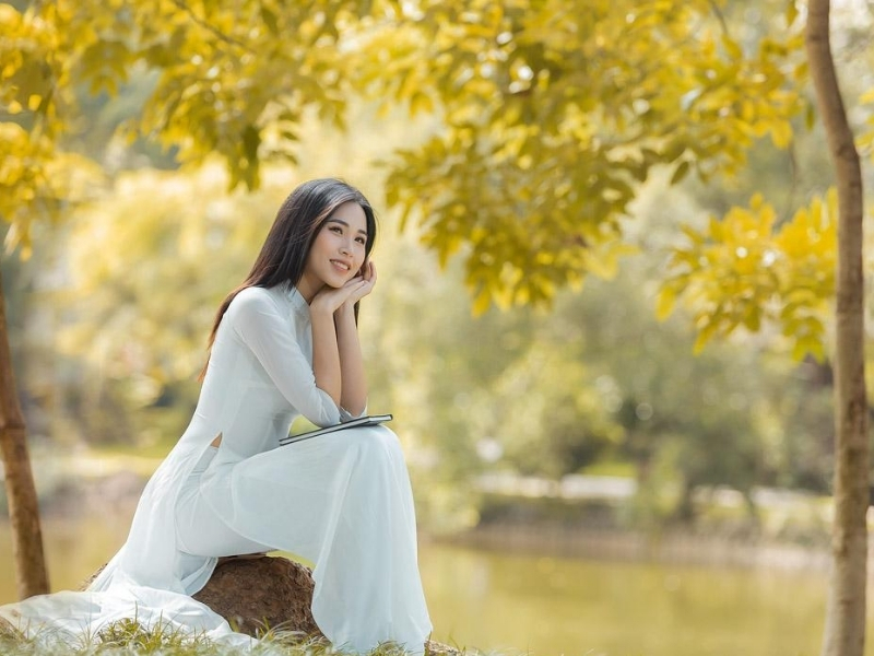 tạo dáng chụp ảnh mùa thu hà nội