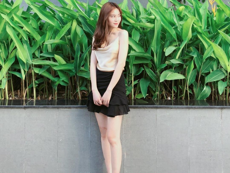 mặc với áo hai dây