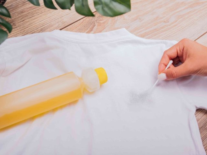 cách tẩy chữ in trên áo