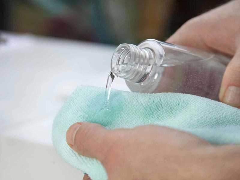 sử dụng xà phòng và xăng
