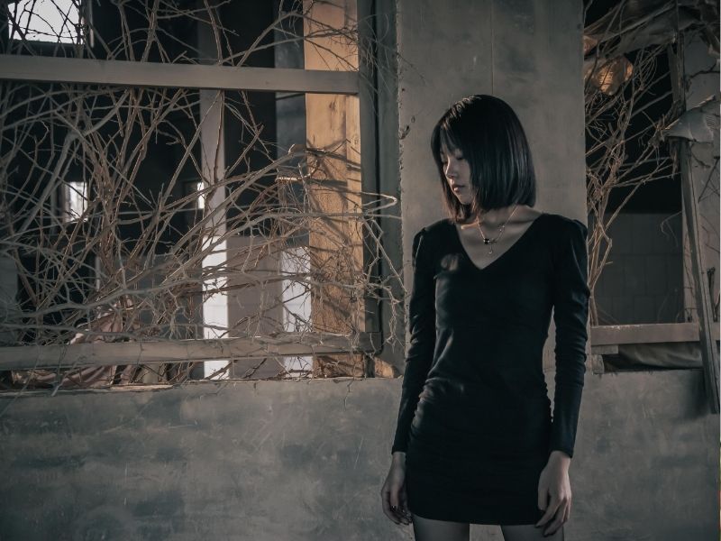 chụp ảnh halloween chụp ảnh khung cảnh nhà bỏ hoang