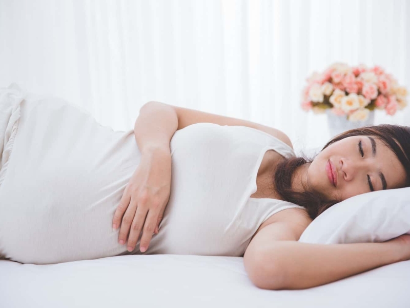 có nên mặc quần lót khi ngủ