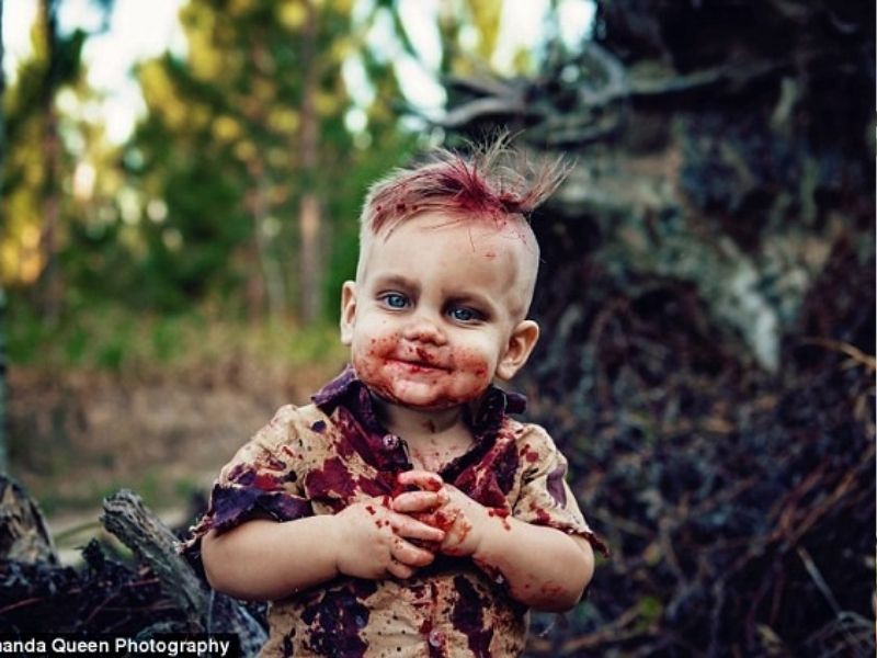 hóa trang halloween cho bé bé hóa thân thành zombie