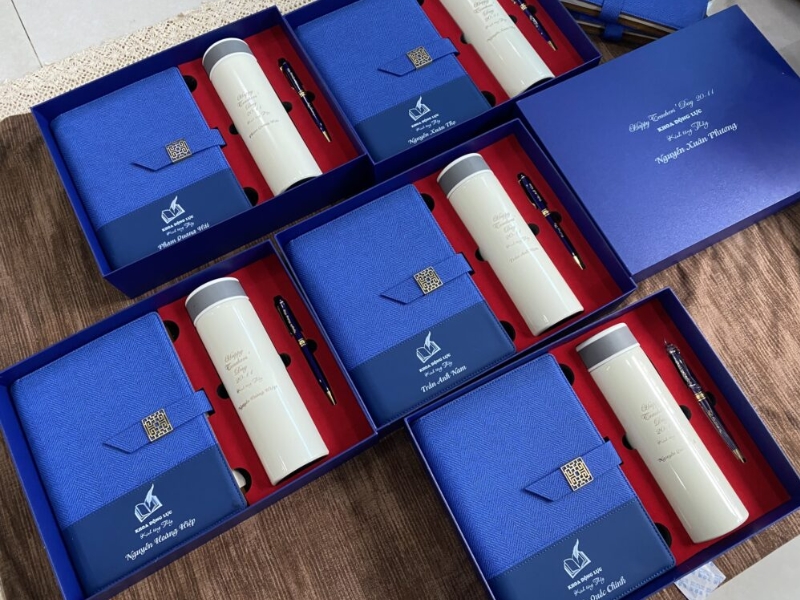 quà tặng 20 11 cho các thầy cô giáo nên tặng gì cho giáo viên 20/11