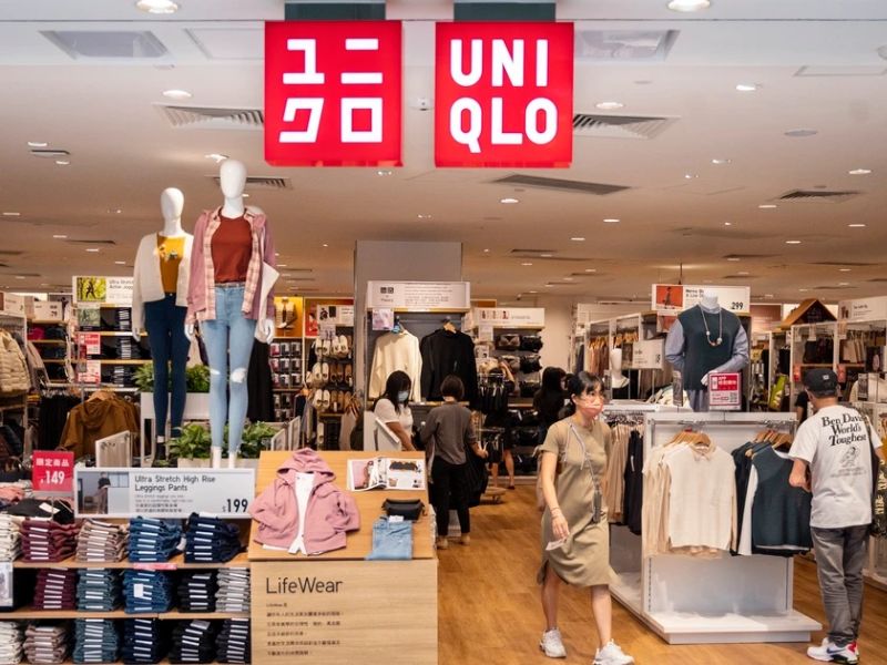 mua áo thun nam tại uniqlo hà nội
