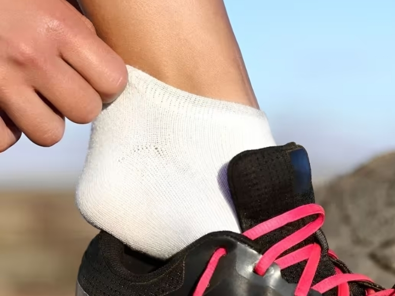 giày đen mang vớ màu gì