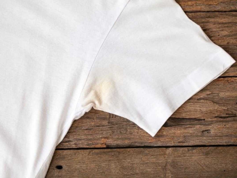 tẩy trắng quần áo