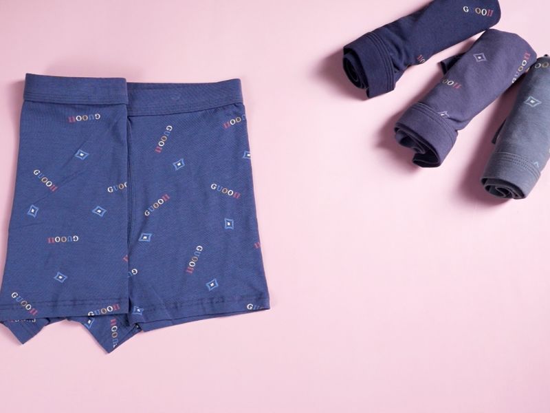 cách gấp quần lót nam