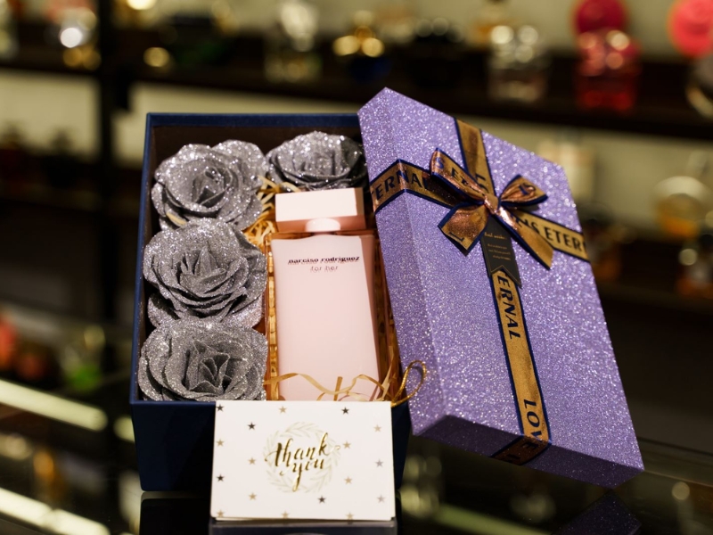 tặng nước hoa cho người yêu