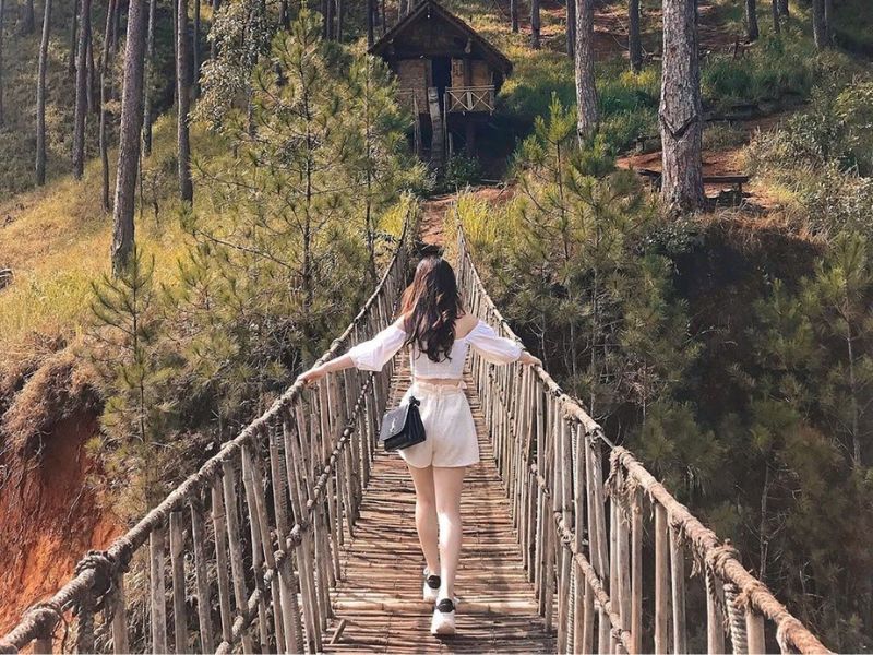 tạo dáng chụp ảnh đà lạt cho nữ