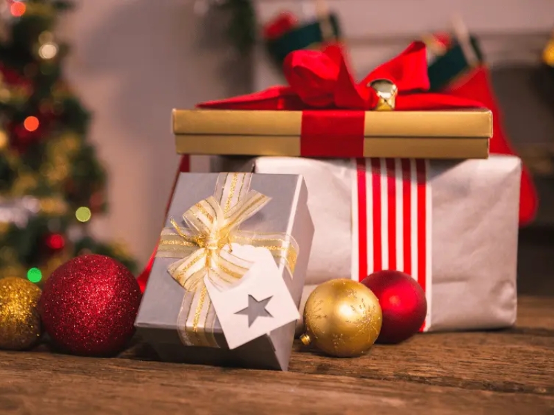 hiểu rõ tính cách bạn thân khi tặng quà