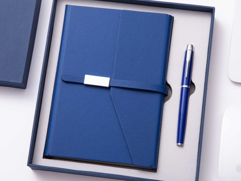 quà tặng 20/11 cho bạn gái tặng sổ tay và bút