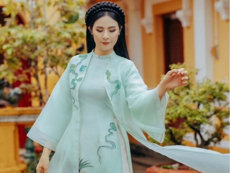 mặc áo dài kết hợp với áo khoác gì