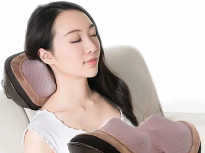 tặng máy massage cổ