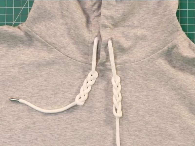 cách buộc dây áo hoodie