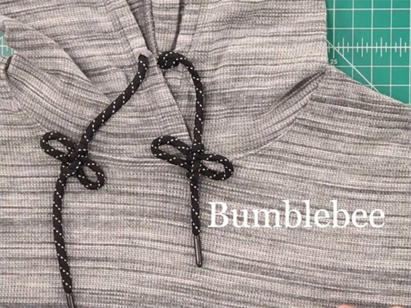 cách buộc dây áo hoodie