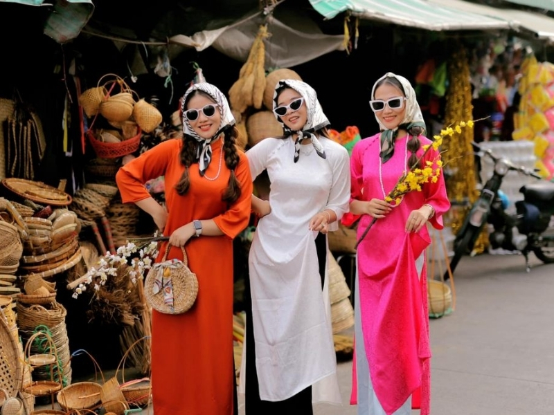 cách tạo dáng chụp ảnh áo dài tết