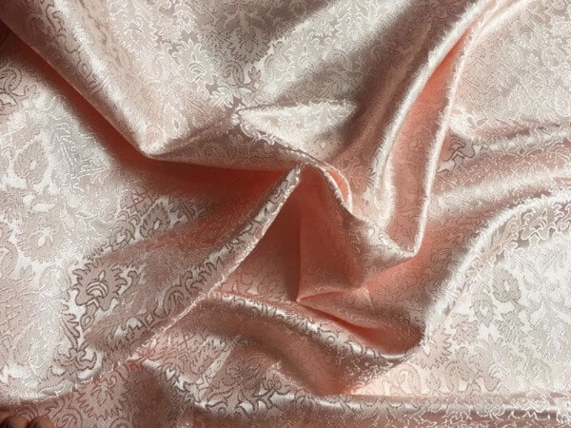 áo dài truyền thống bằng vải lụa