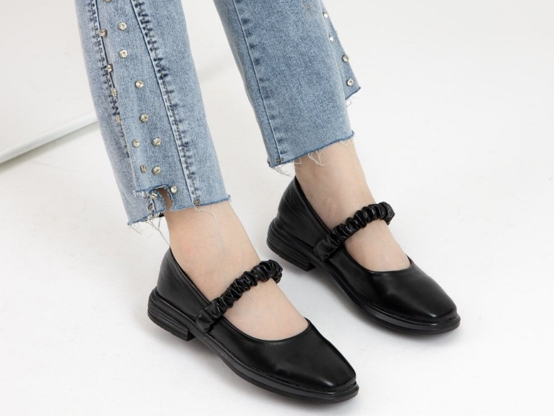 phối đồ với giày búp bê