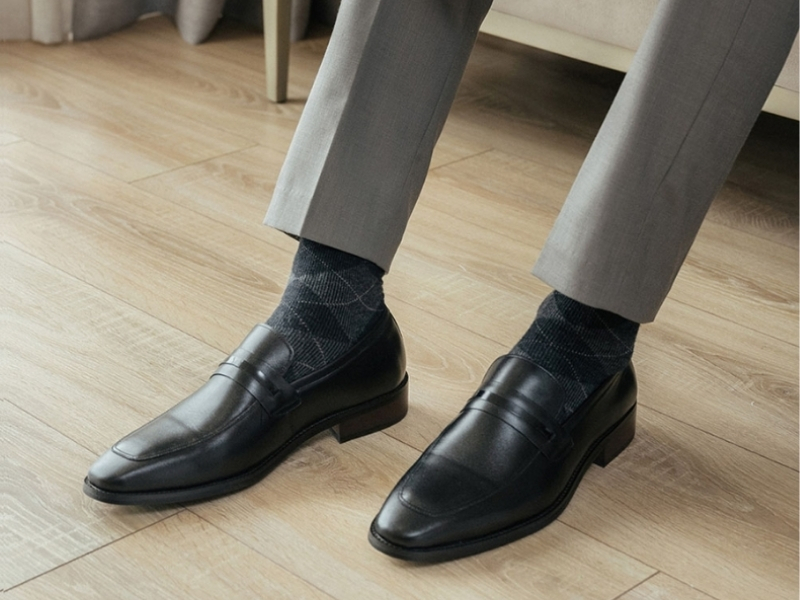 phối tất với giày tây