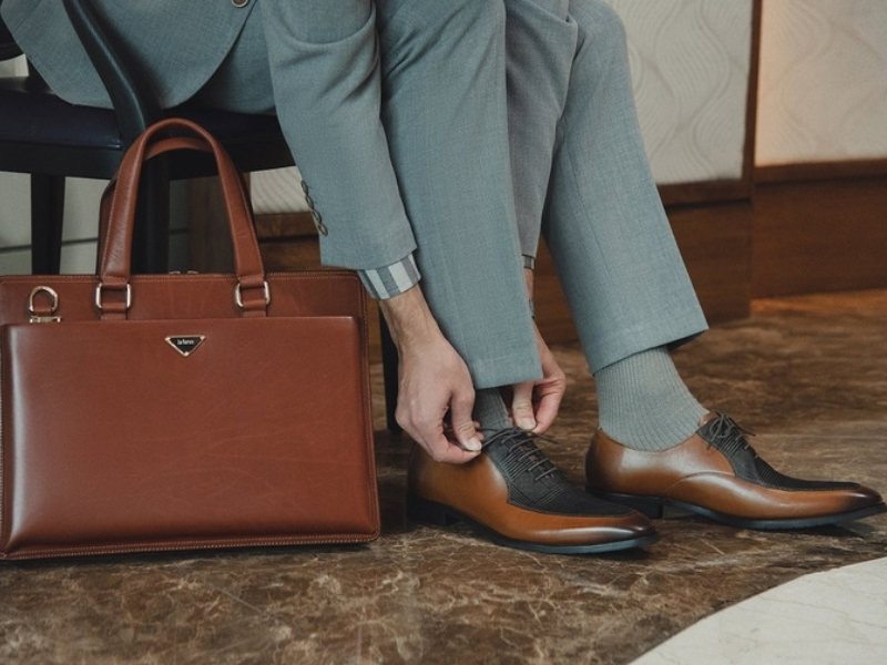 phối tất với giày tây