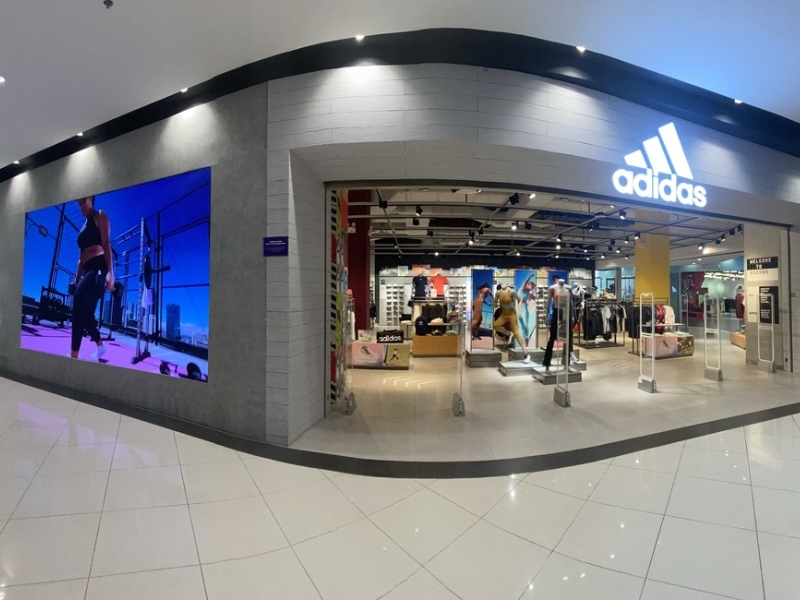 Điểm nổi bật của Adidas là công nghệ vải tiên tiến
