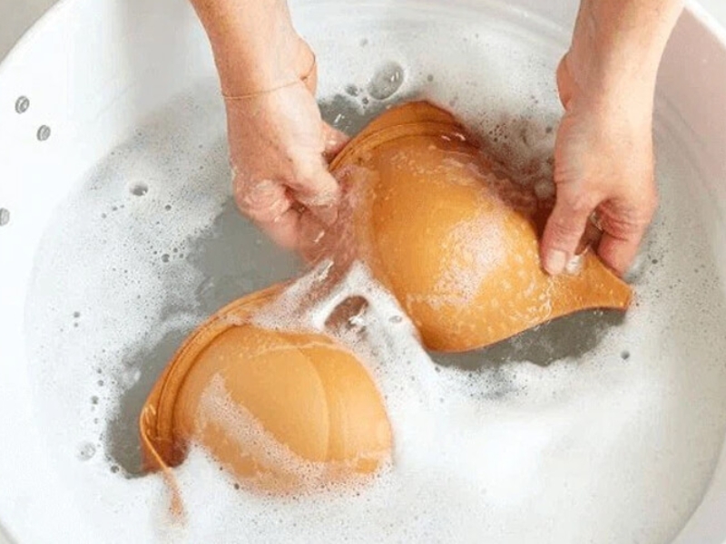 mặc áo ngực lâu ngày không giặt có sao không