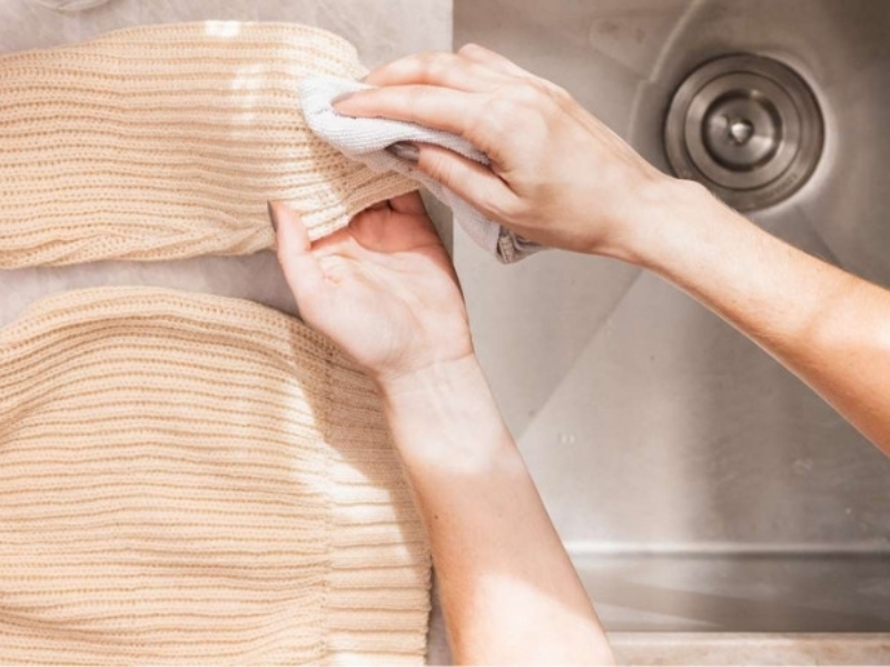 tẩy quần áo màu