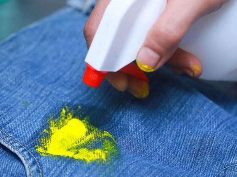tẩy vết mực bút bi trên áo màu