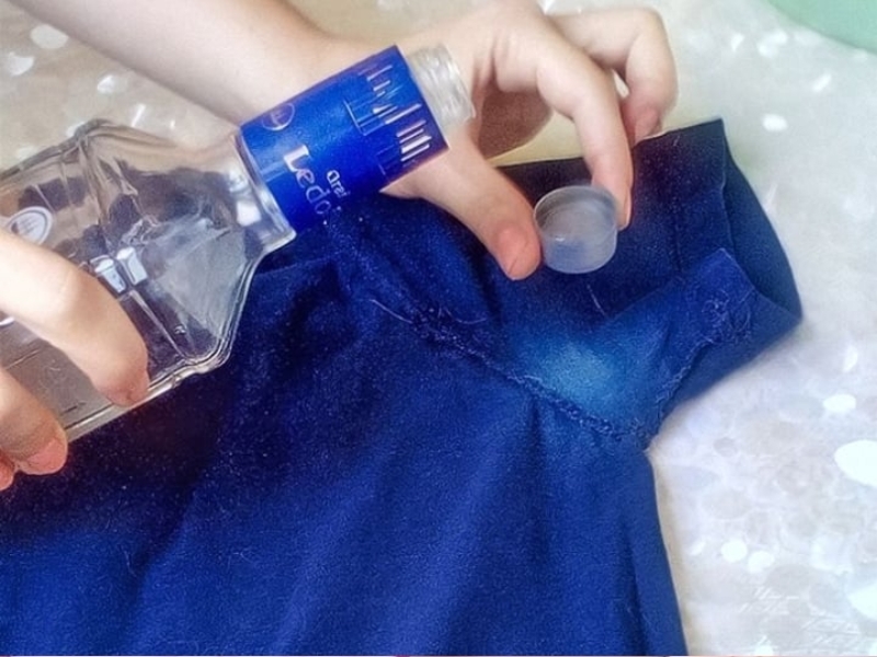 tẩy quần áo màu