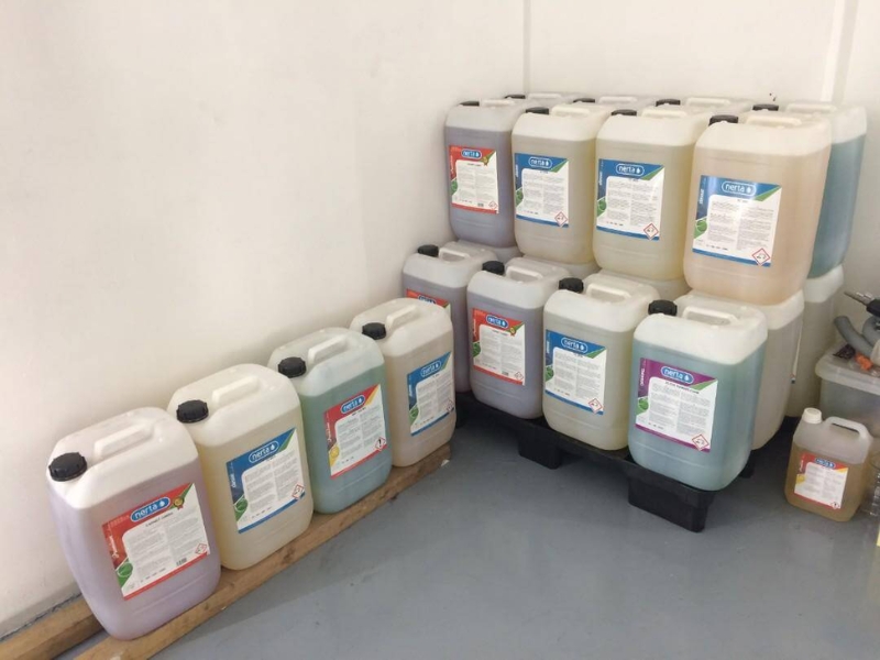 cách tẩy áo màu bị lem màu từ áo khác