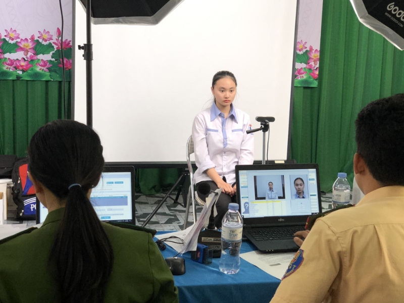 chụp căn cước công dân mặc áo màu gì