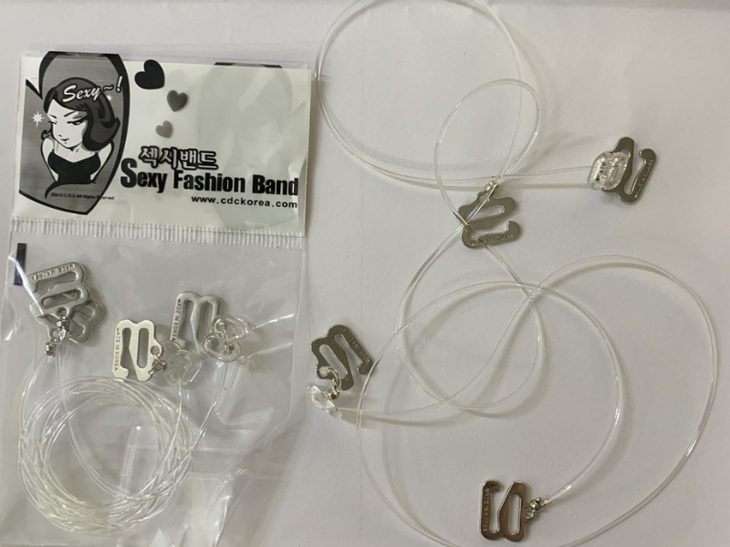 cách mặc dây áo trong suốt