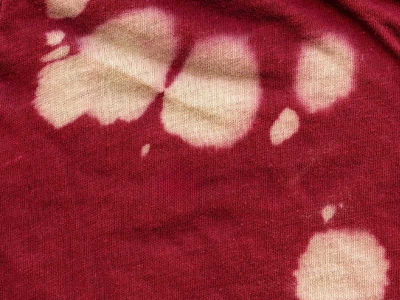 tẩy quần áo màu