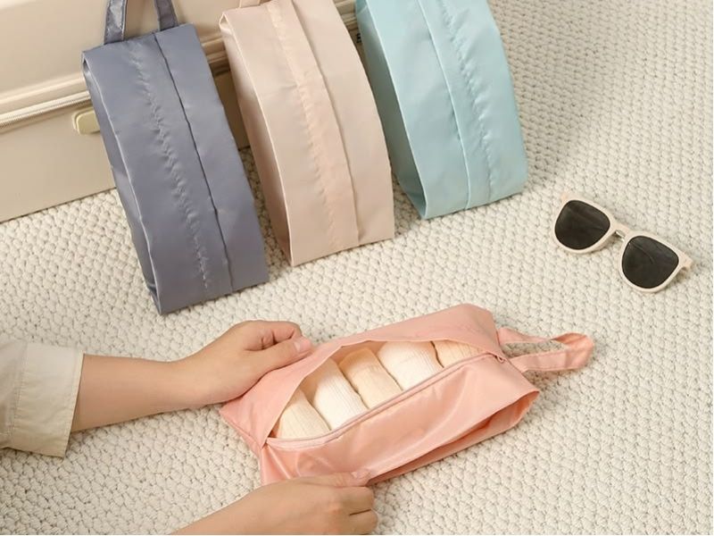 cách xếp đồ lót vào vali