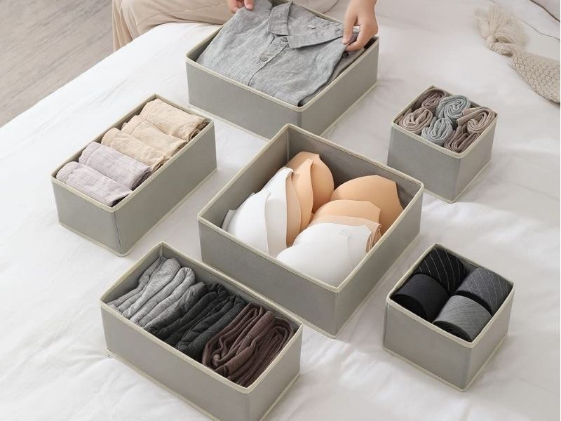 cách xếp đồ lót vào vali