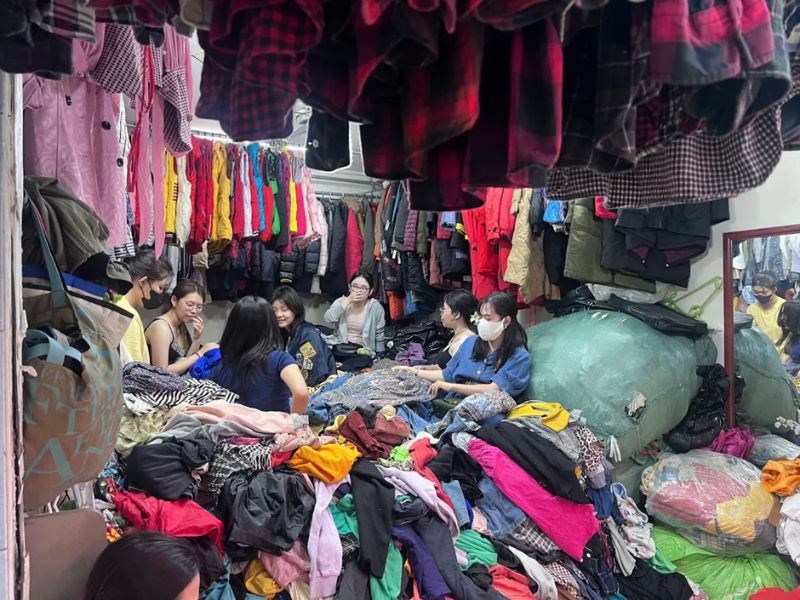 Chợ đồ cũ Hà Nội