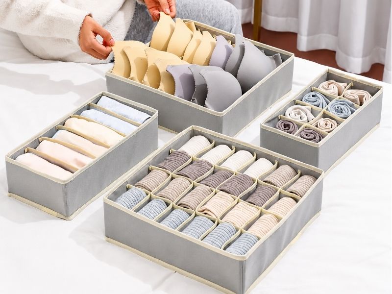 cách xếp đồ lót vào vali