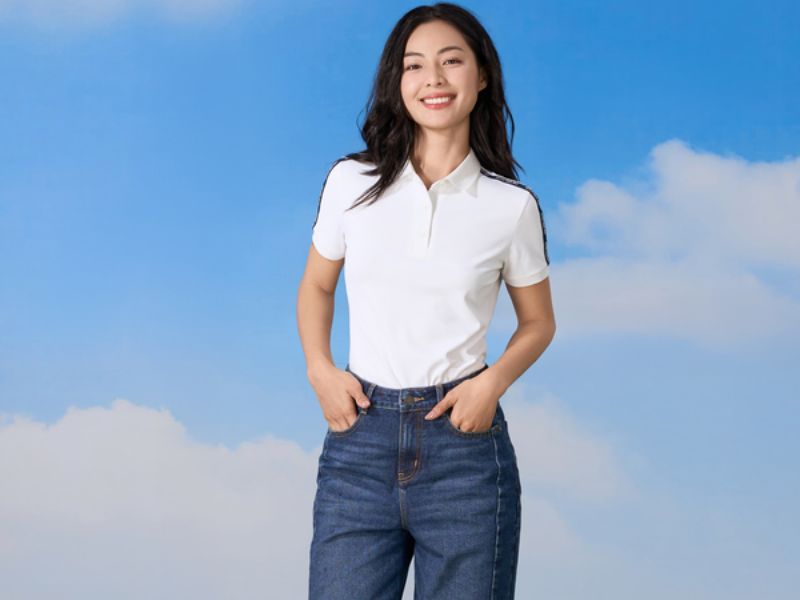 Áo polo phối cùng jeans dành cho nữ